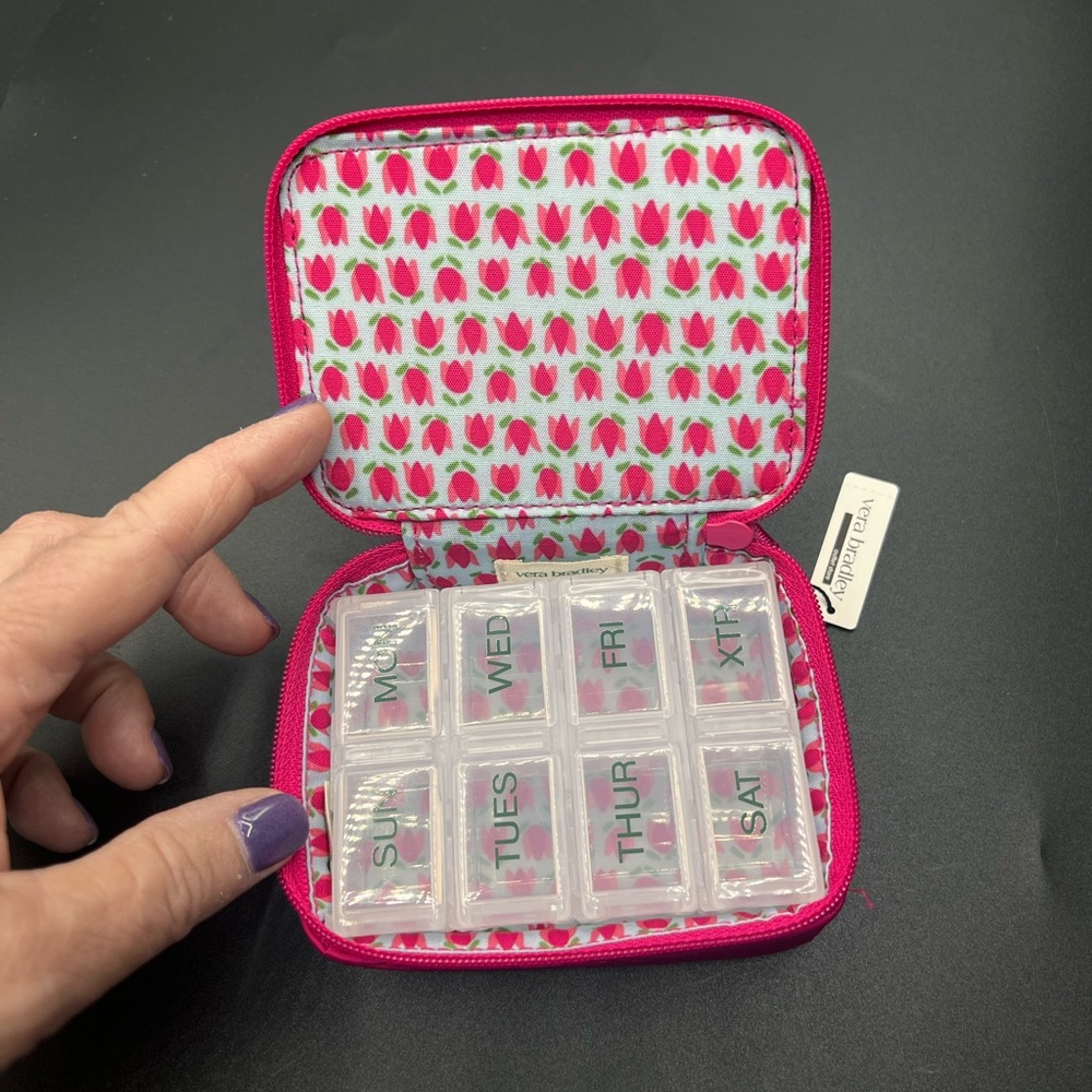 Vera Bradley pill organizer travel pink - Picture 3 of 9